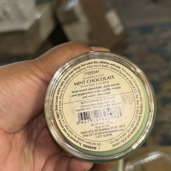 NWT Bath and Body Works Slatkin & Co. MINT CHOCOLATE Candle 4oz - Picture 5 of 7